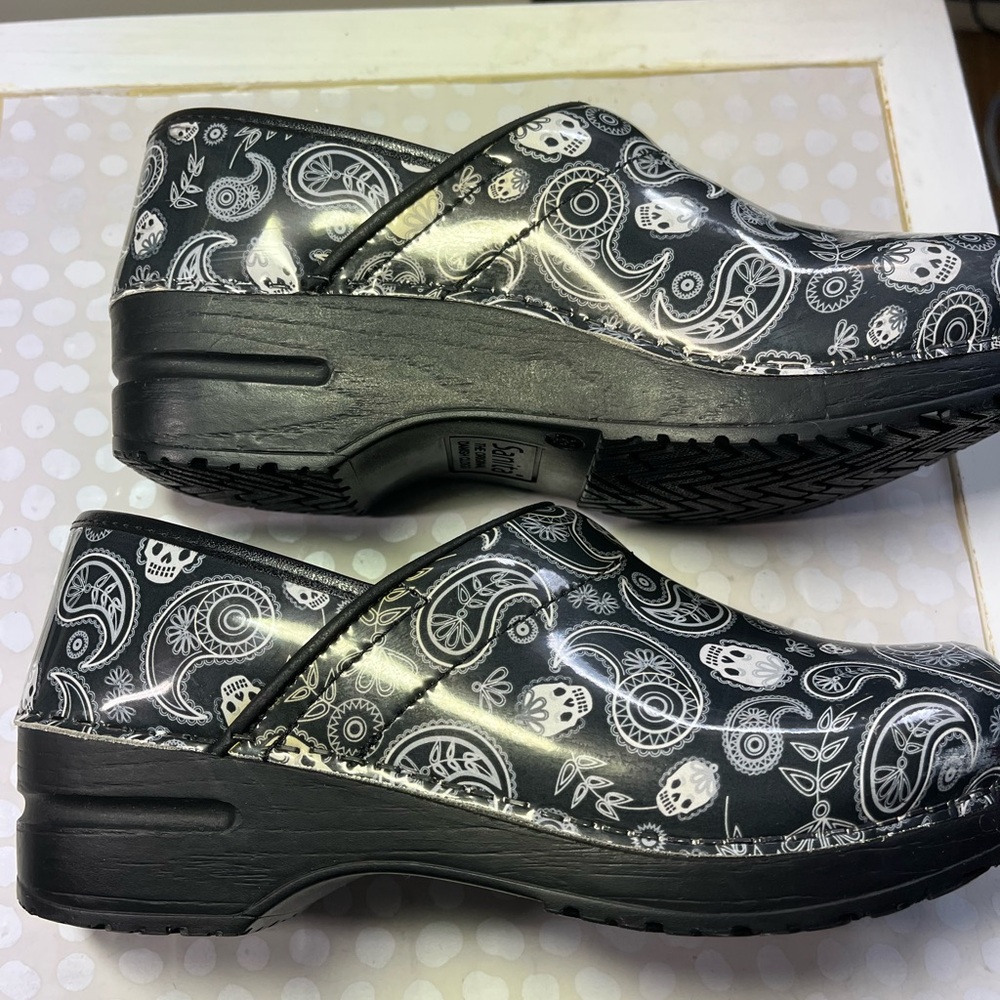 Sanita Black and White Patterned Clogs - Picture 2 of 8